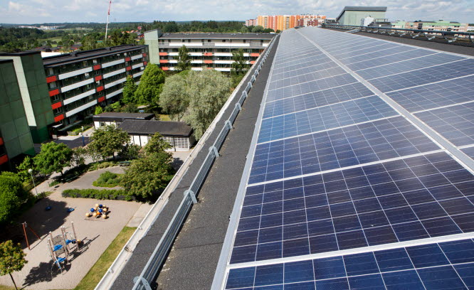 Solceller på en byggnad i Husby i Stockholm Foto: Hans Ekestang