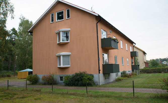 Äldre flerbostadshus. Foto: Franz Feldmanis