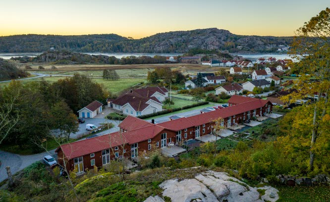 En kooperativ hyresrättsförening byggde hus som så att tolv hushåll att bo kvar i sin hembygd. Foto: Per Pixel.