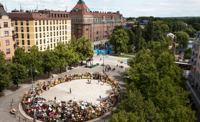 Foto på torgmiljö i Örebro.