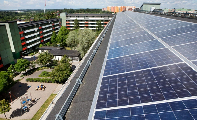Solceller på en byggnad i Husby i Stockholm Foto: Hans Ekestang